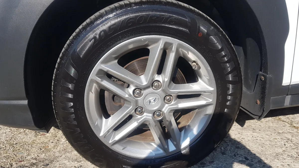 Hyundai KONA 192 AS NEW VAT INVOICE - Image 4