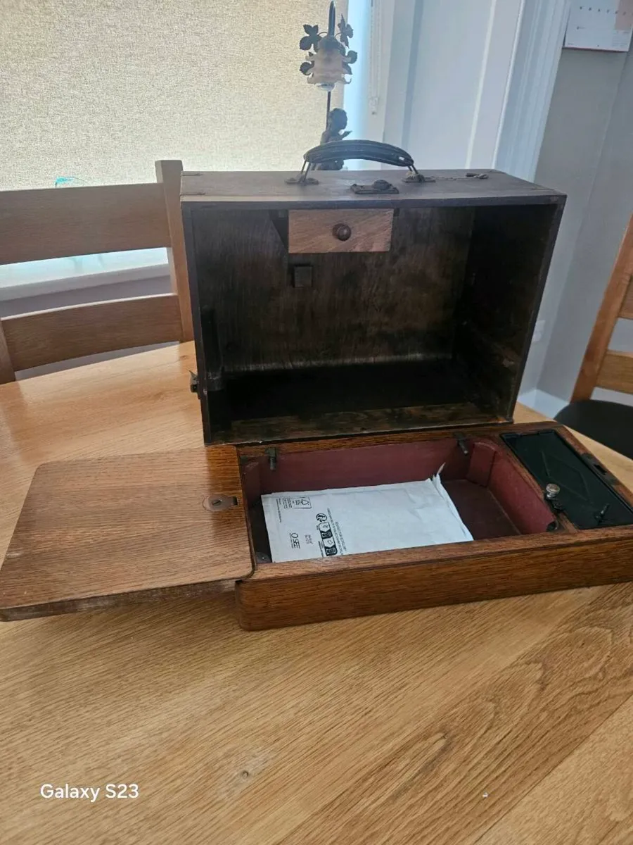 Sewing Machine Case and Base. - Image 1