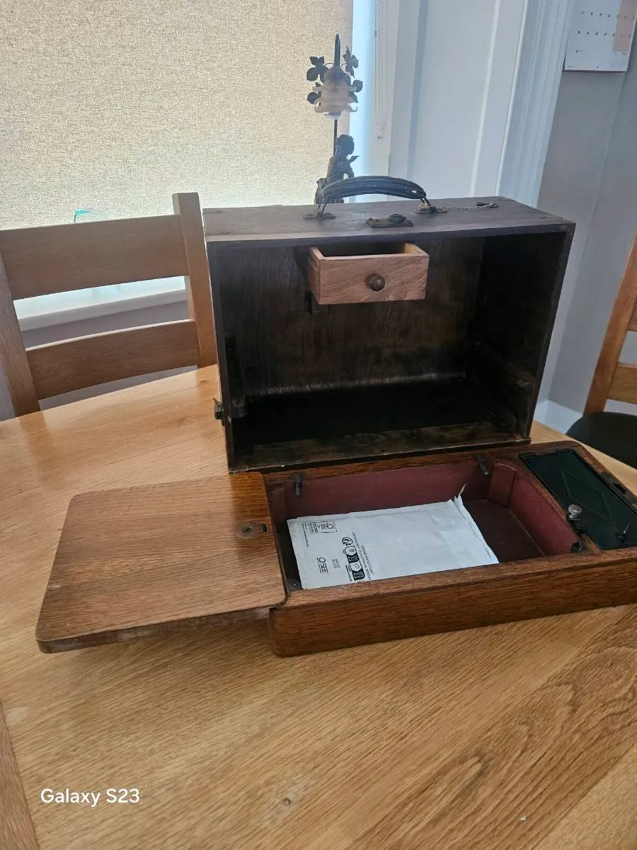 Sewing Machine Case and Base. - Image 2