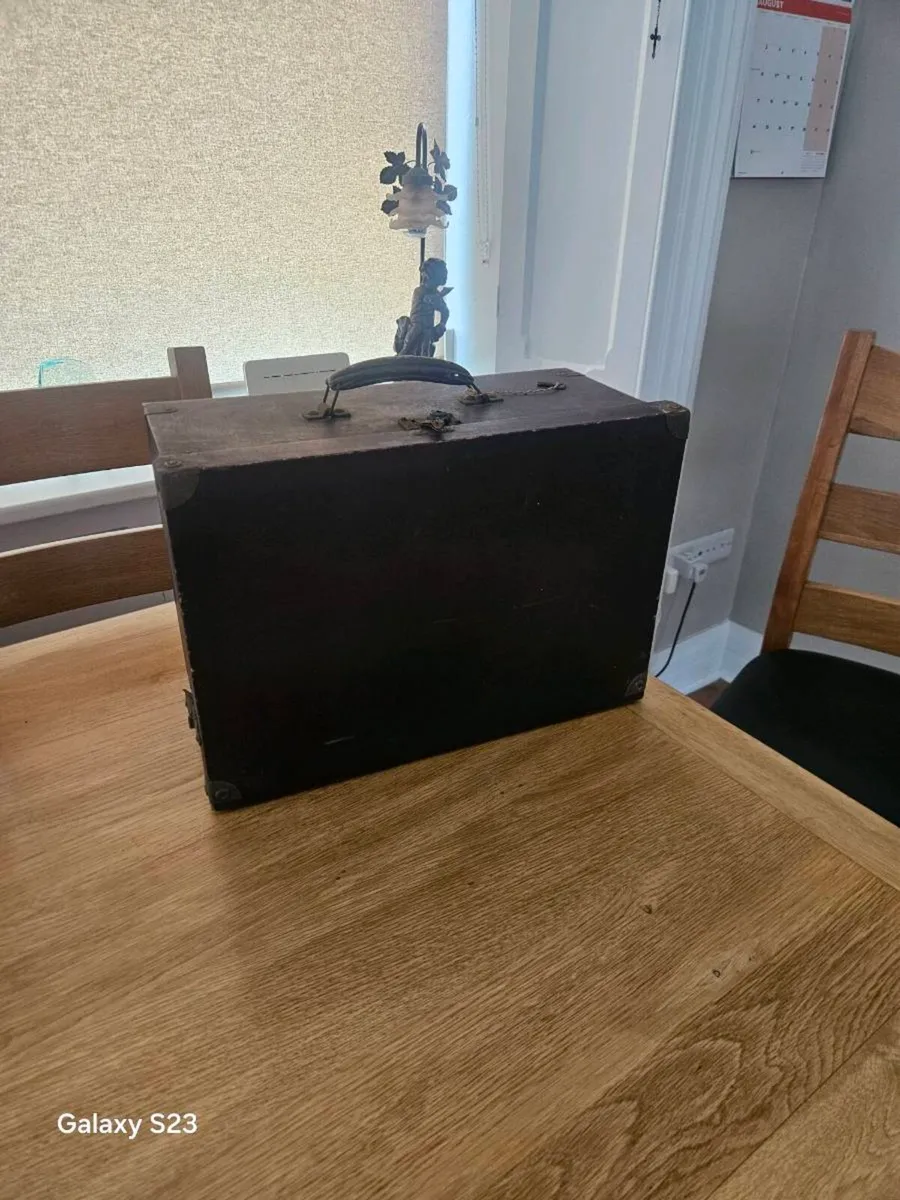 Sewing Machine Case and Base. - Image 4