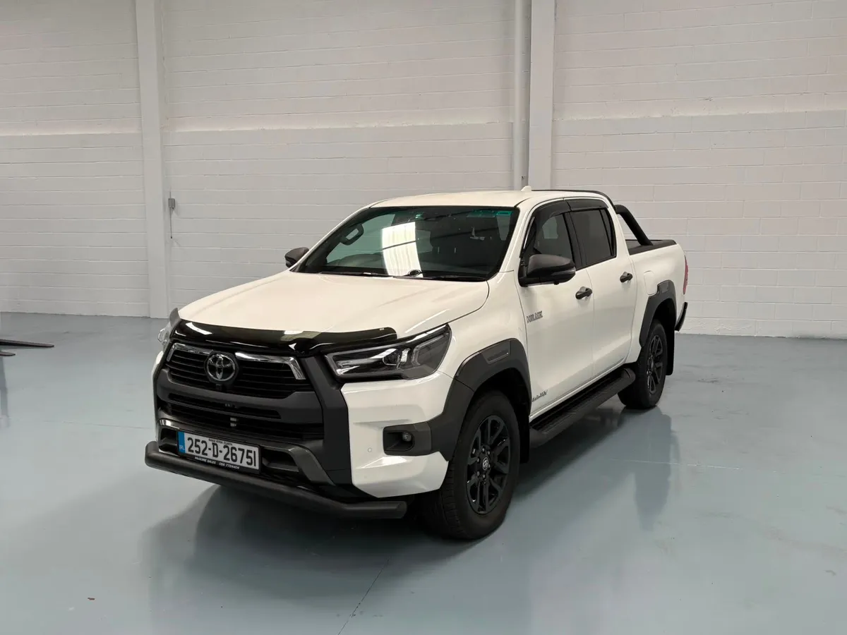 252 Toyota Hilux  InvincibleX 2.8 Auto - Image 1