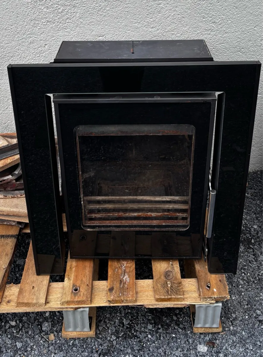 5KW Vitae Solid Fuel Stove - Image 1
