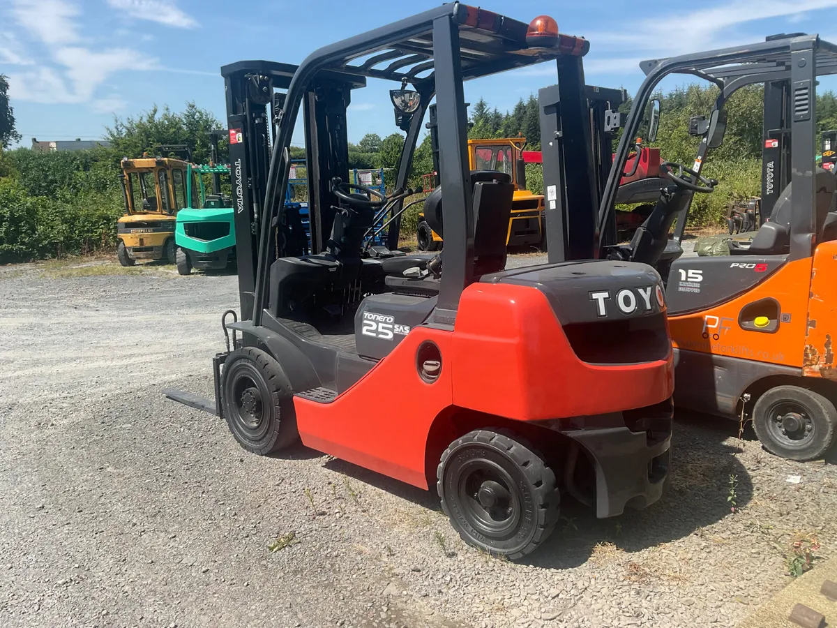 FORKLIFT - Image 2