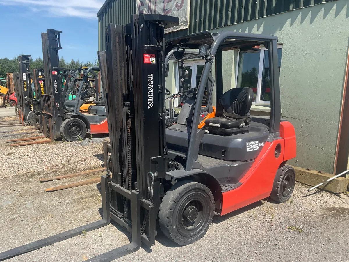FORKLIFT - Image 1