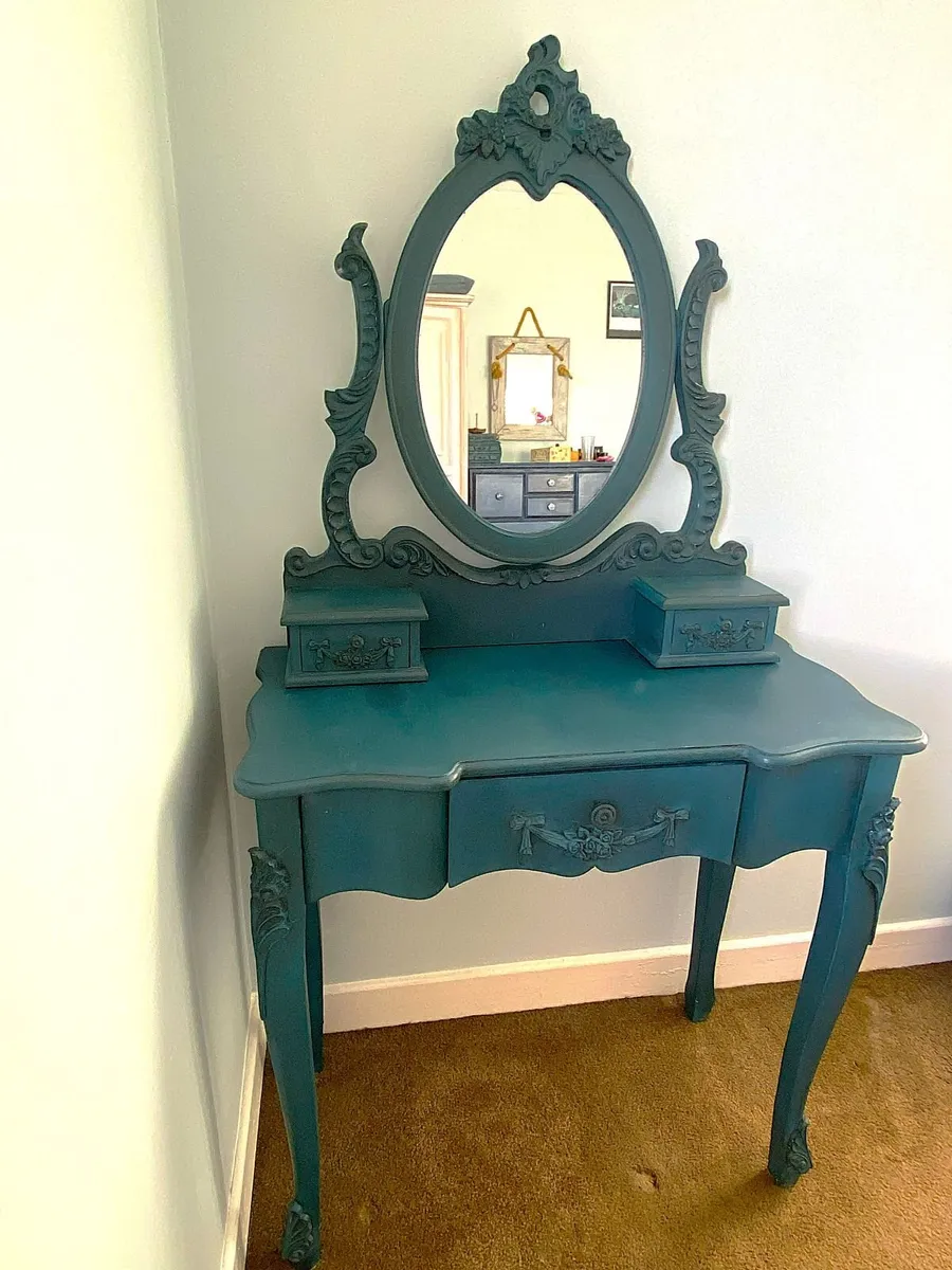 Vanity desk - Image 1