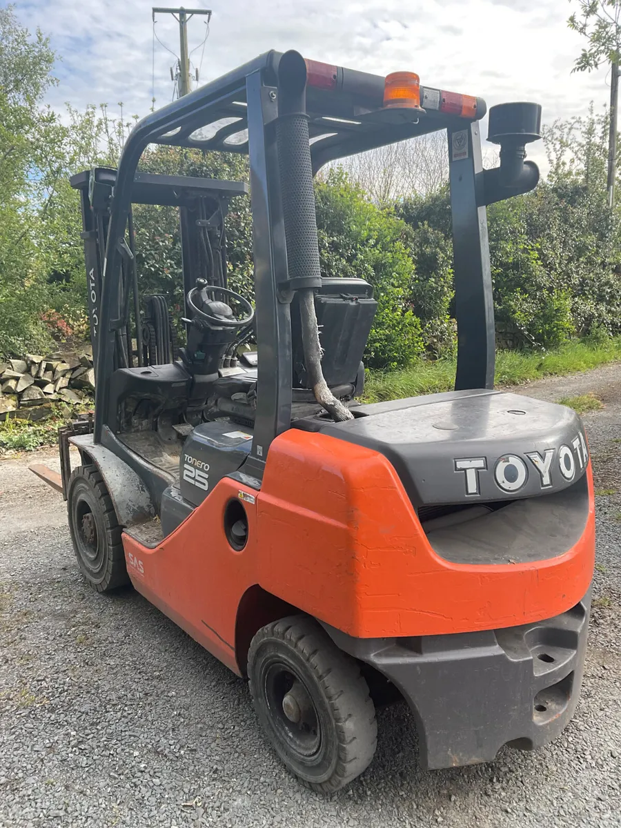 FORKLIFT - Image 2