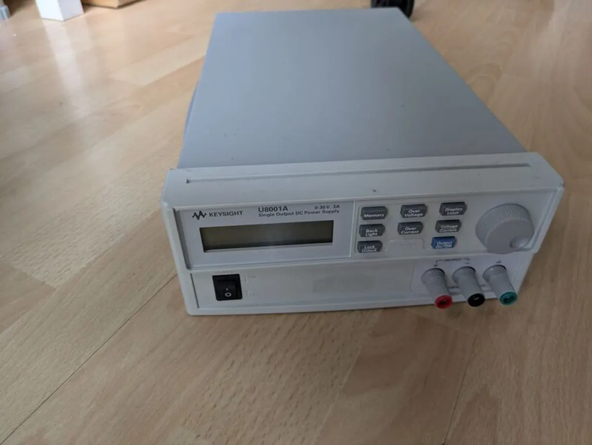 power supply 30V 3A Keysight U8001A - Image 2