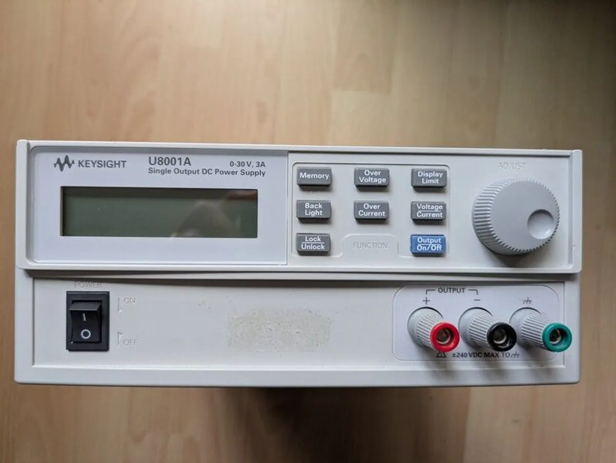 power supply 30V 3A Keysight U8001A - Image 4