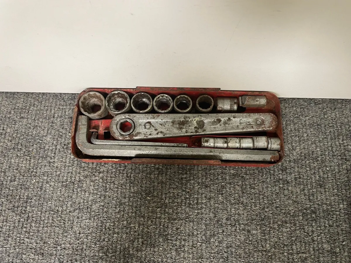 Vintage 19Piece Socket Wrench Set - Image 1