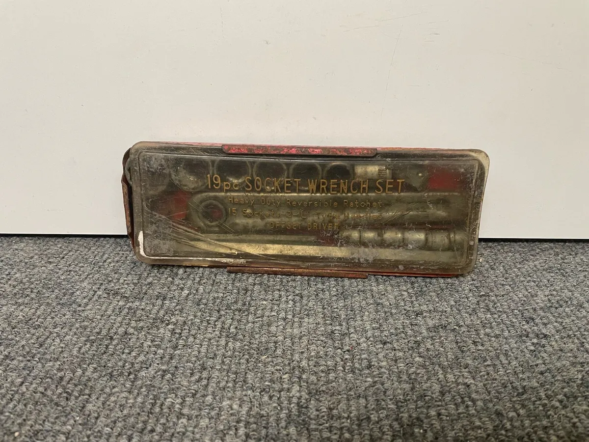 Vintage 19Piece Socket Wrench Set - Image 2