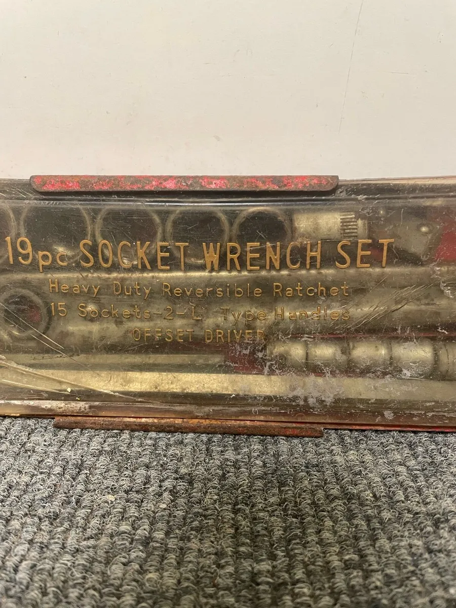 Vintage 19Piece Socket Wrench Set - Image 3