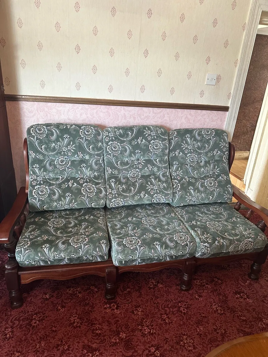 Suite of furniture - Image 1
