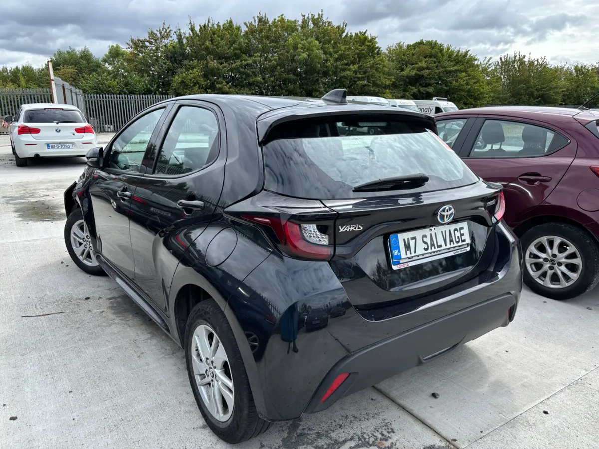 24 Yaris Luna 1.5 Hybrid 54km Starting - Image 3