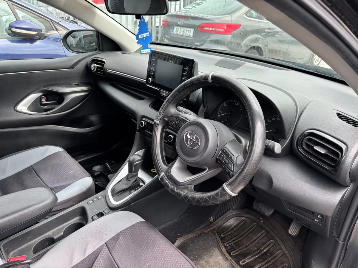 24 Yaris Luna 1.5 Hybrid 54km Starting - Image 4