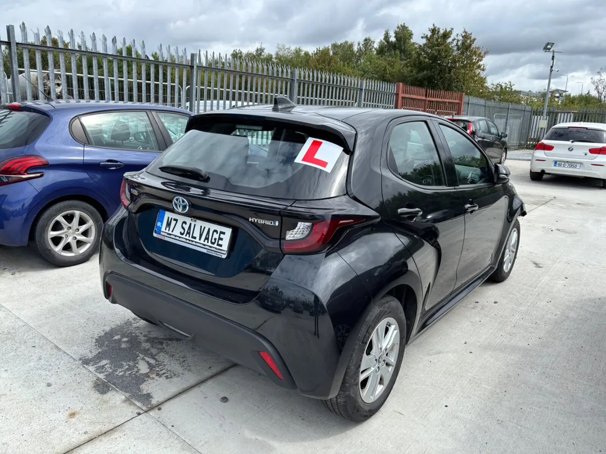 24 Yaris Luna 1.5 Hybrid 54km Starting - Image 2