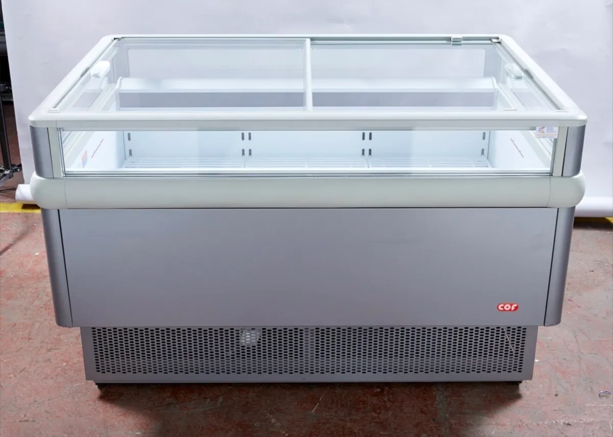 Dual temperature 1.5m island display