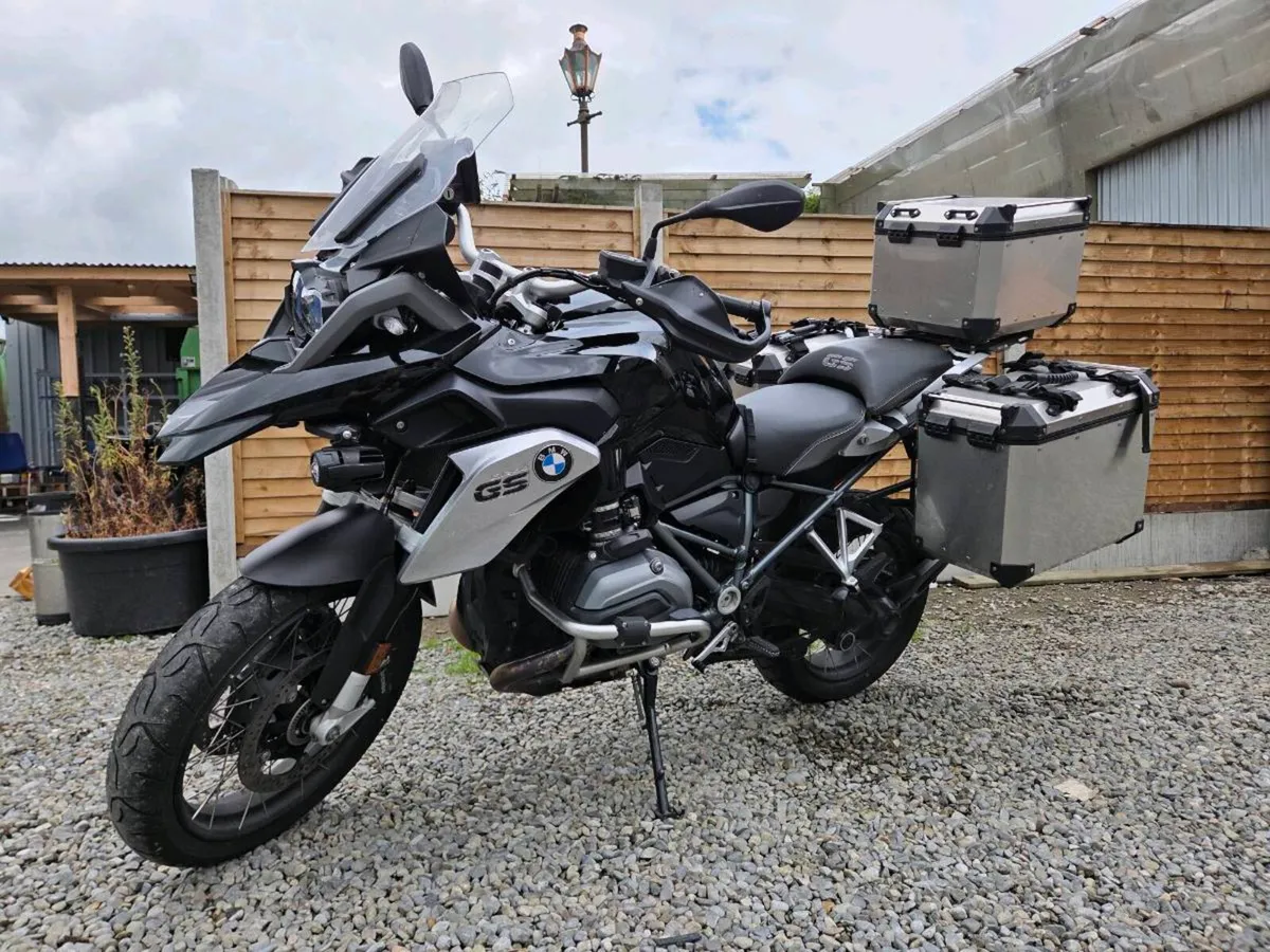 Tripple Black 2017 GS 1200
Low milage
Lots of extr - Image 3