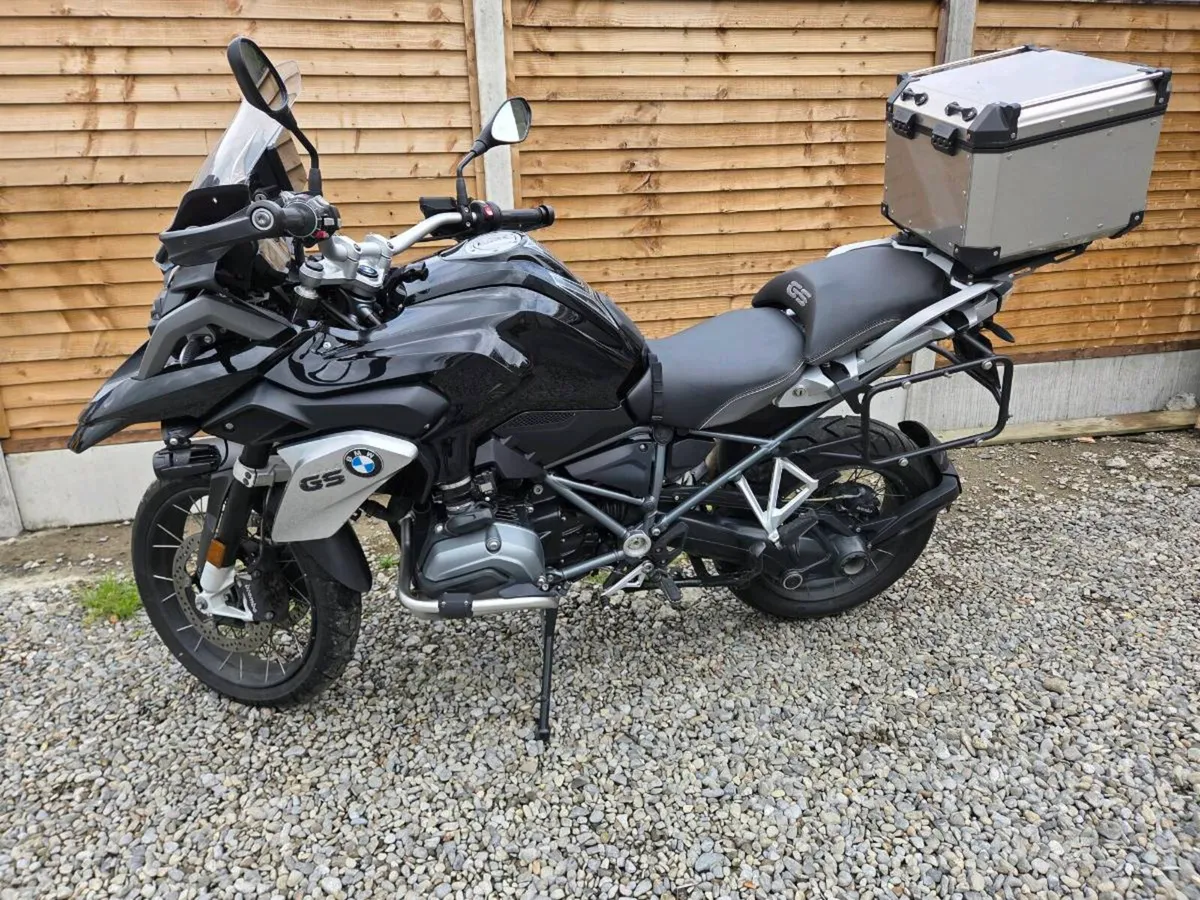 Tripple Black 2017 GS 1200
Low milage
Lots of extr - Image 1