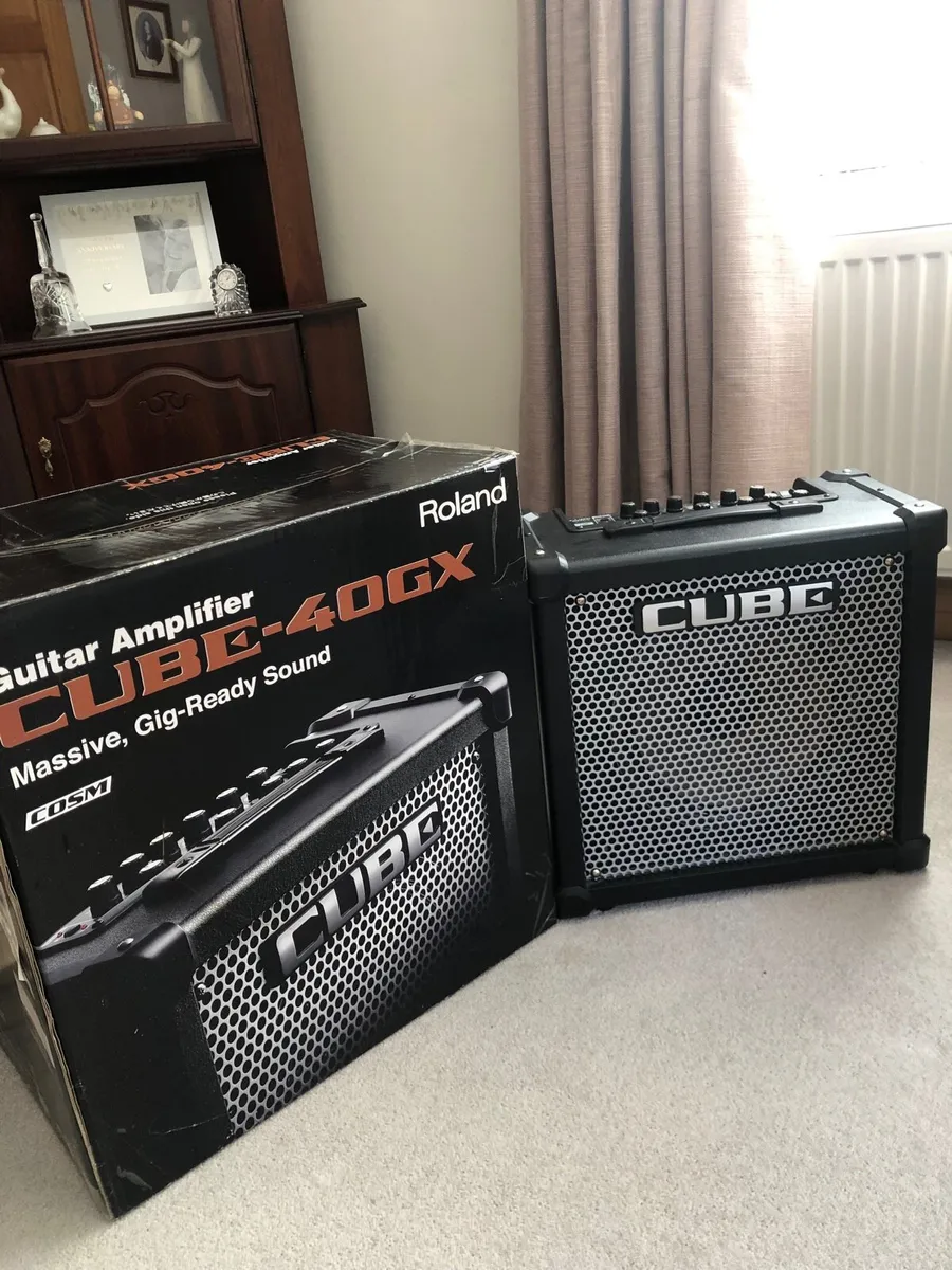Roland 40GX guitar amp - Image 1