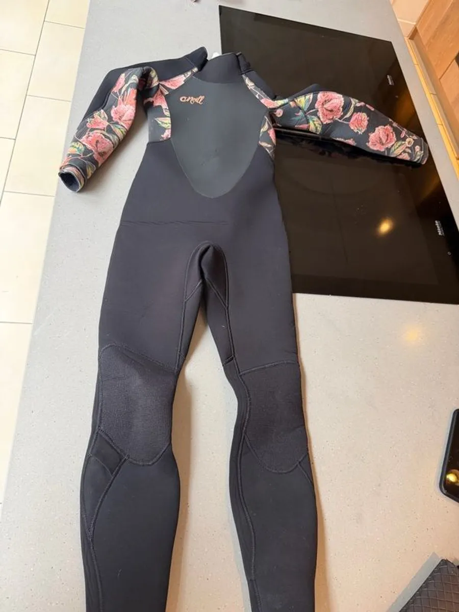O'Neills girls wetsuit - Image 1