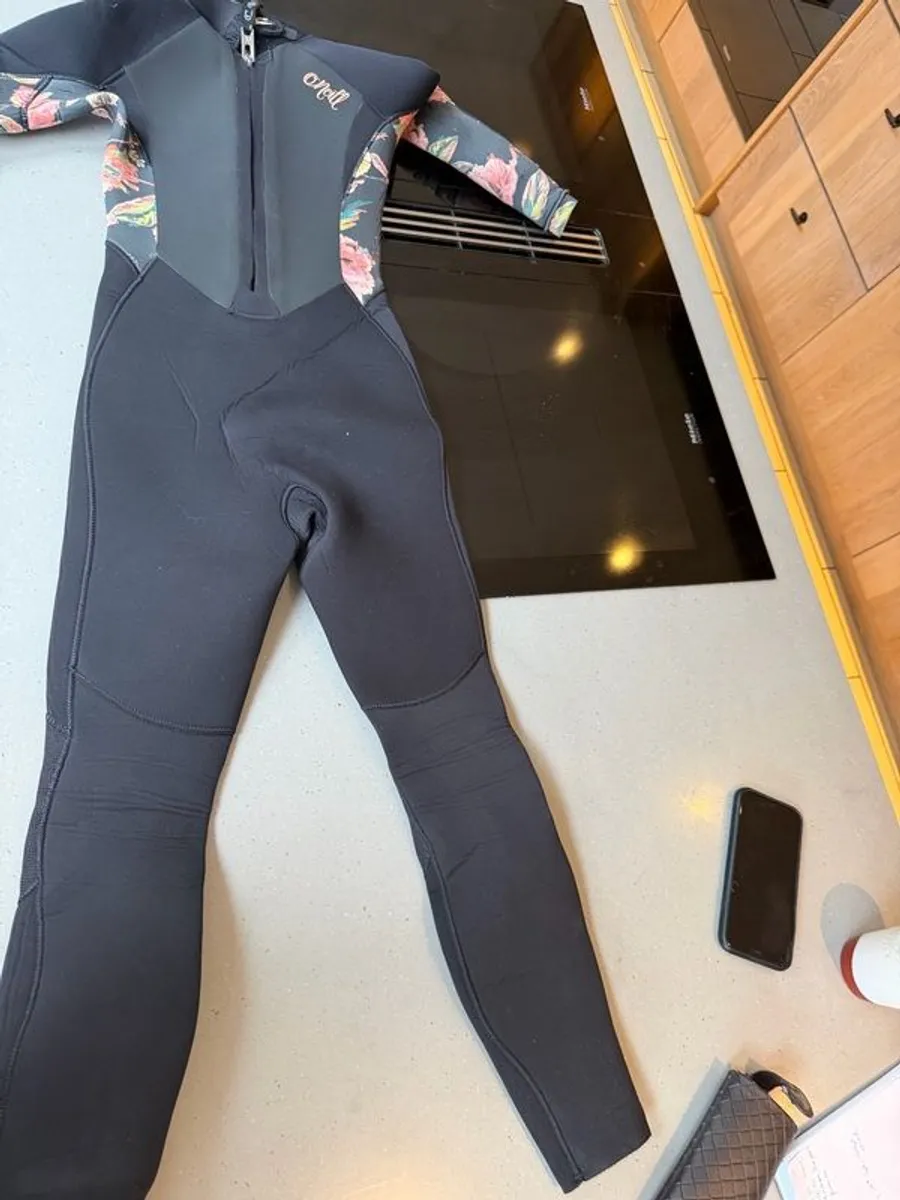 O'Neills girls wetsuit - Image 2