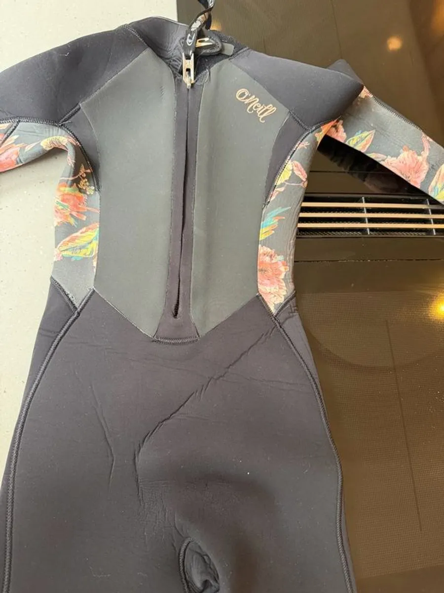 O'Neills girls wetsuit - Image 3
