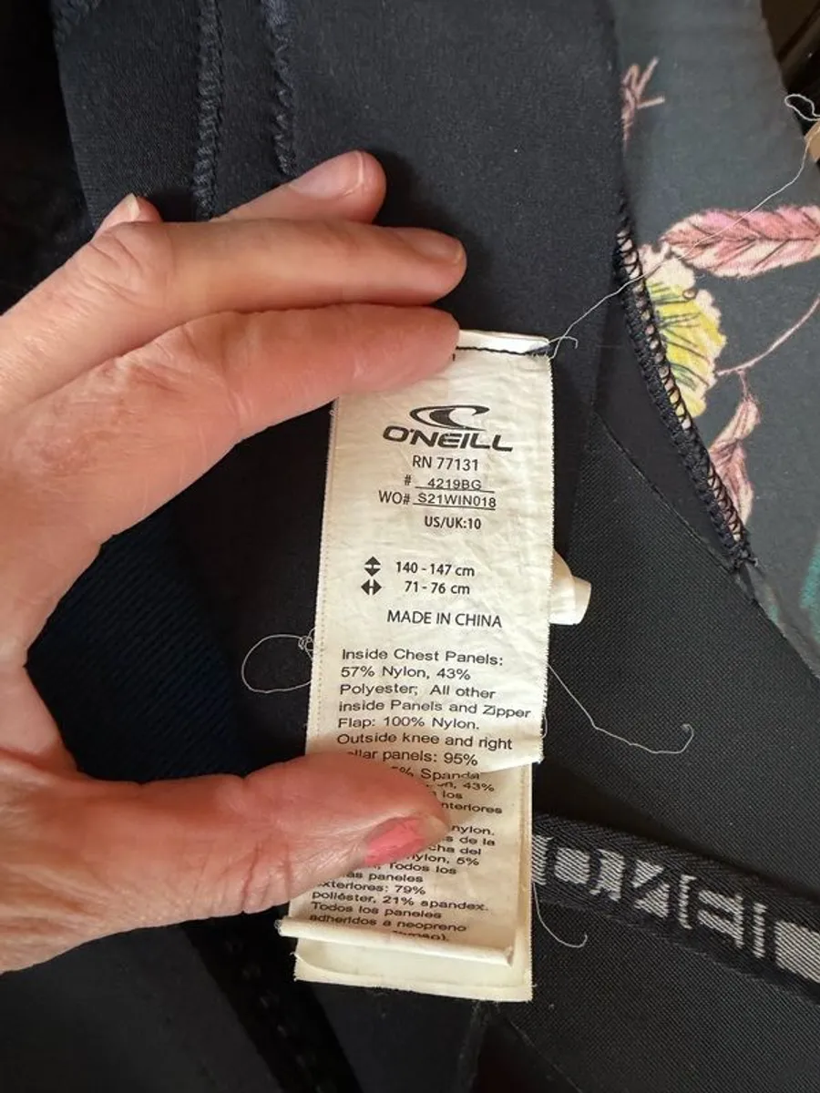 O'Neills girls wetsuit - Image 4
