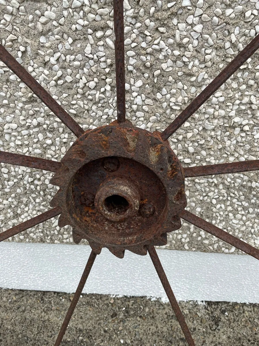 Iron wheels - Image 2