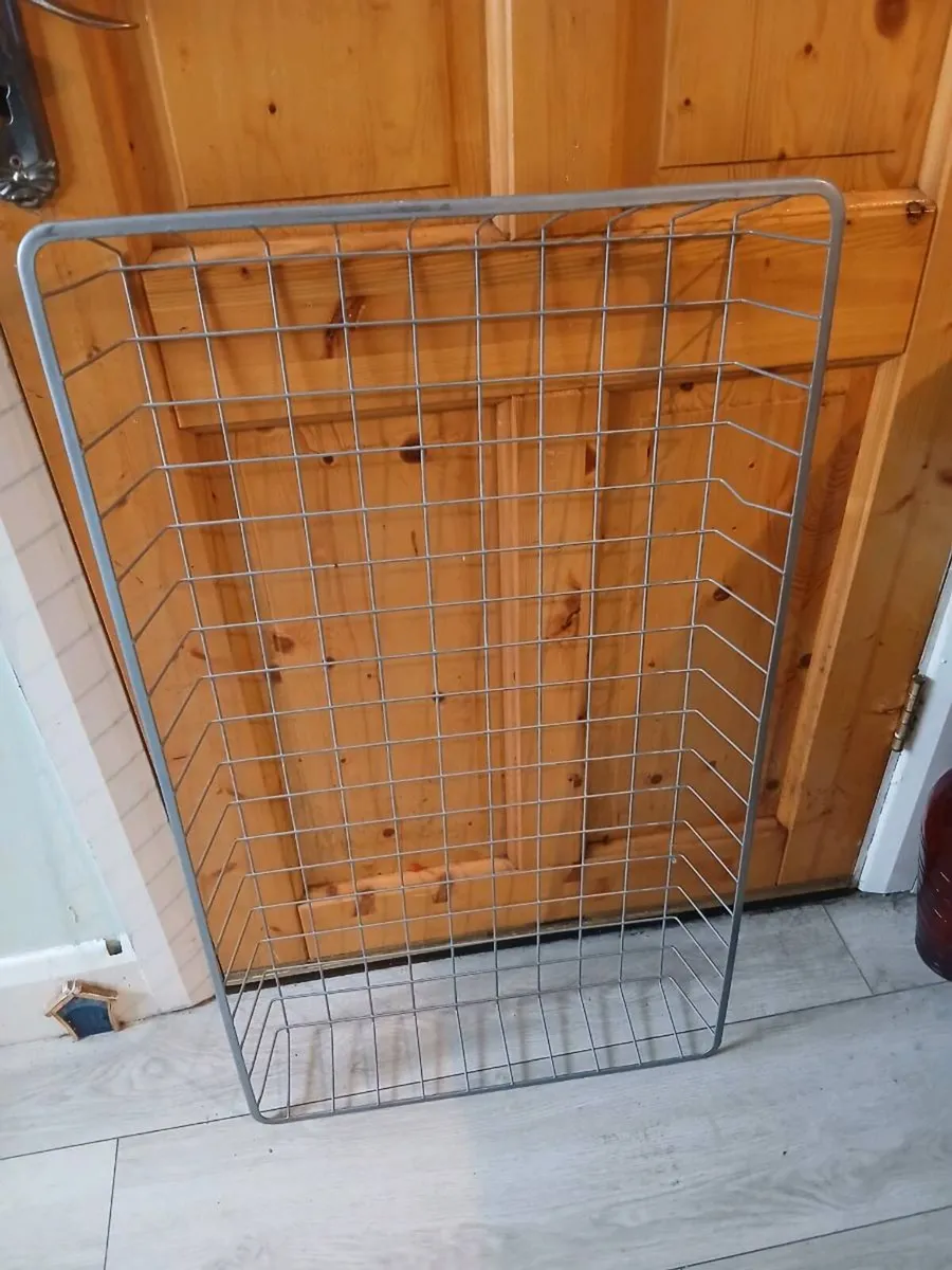 Metal rack - Image 1