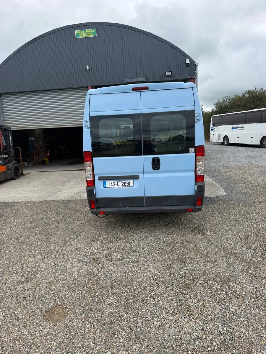 Buses & coaches - Image 2