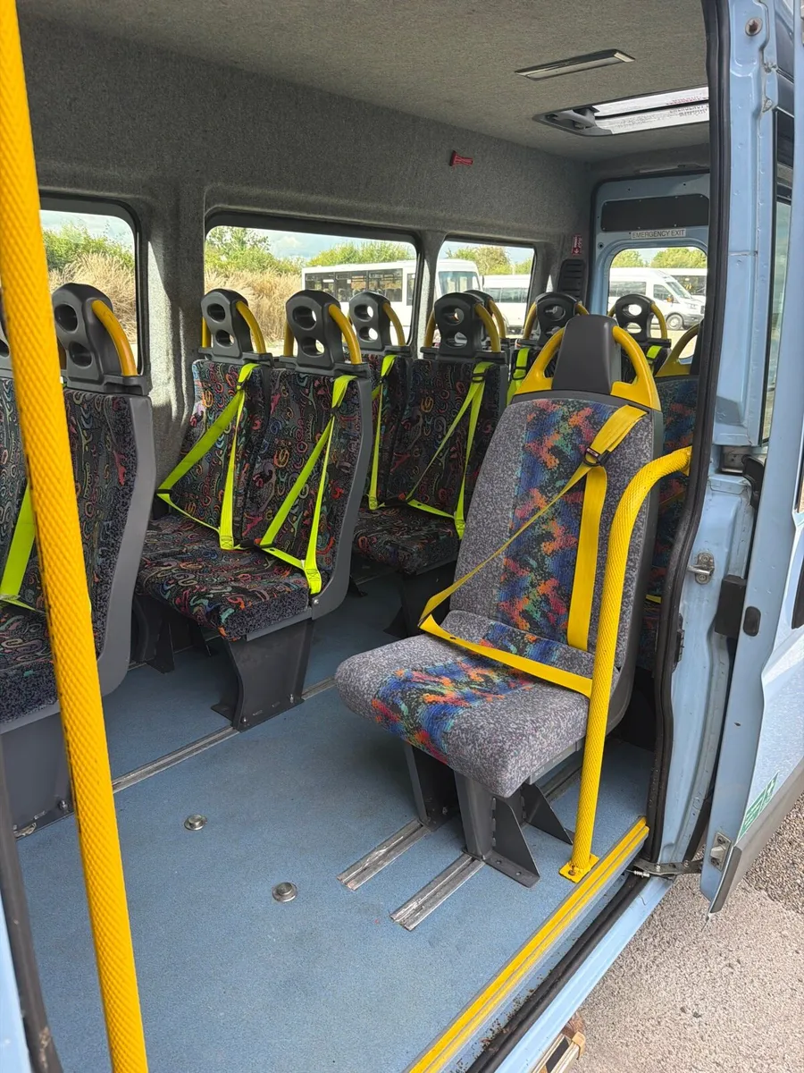 Buses & coaches - Image 4