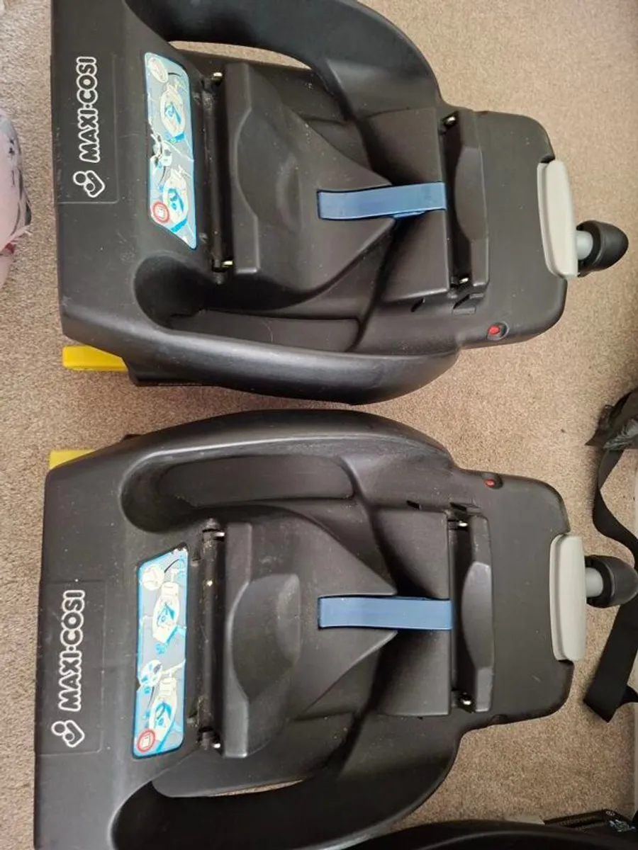 1 Maxi Cosi Cabriofix car seat and 2 bases - Image 3