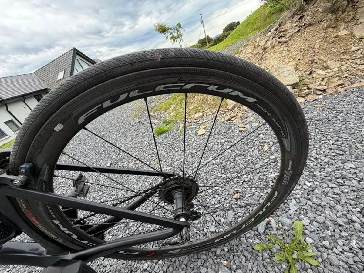 Canyon Aeroad CFR Carbon with Ultegra electric - Image 3