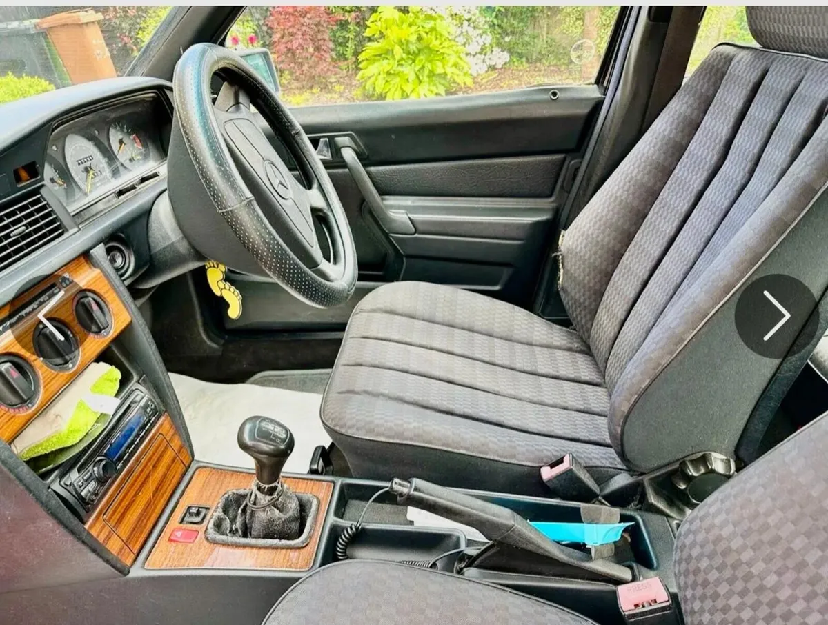 Mercedes 190E - Image 4