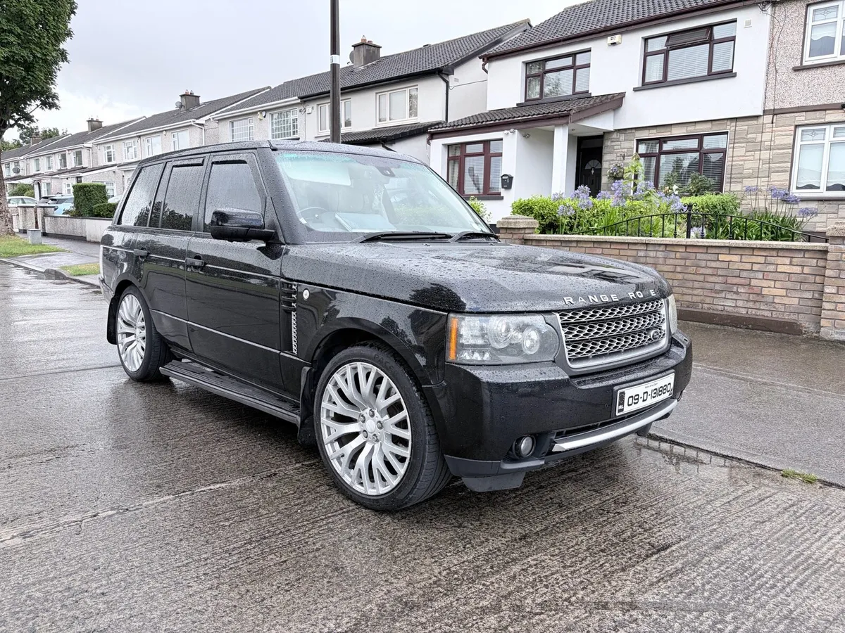 Range Rover Vogue V8 - Image 1
