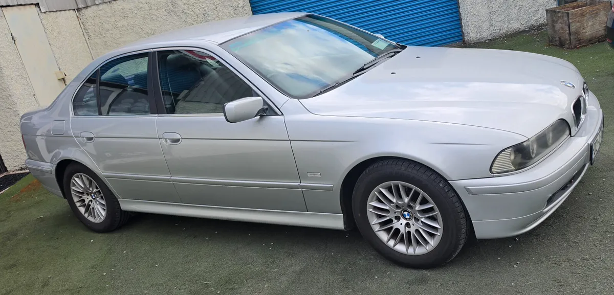 E39 BMW 520i AUTO LOW MILEAGE