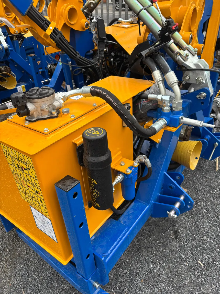 Bomford Turner Kestrel S 5.7 hedgecutters - Image 3