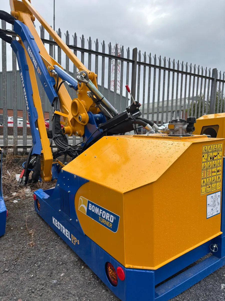 Bomford Turner Kestrel S 5.7 hedgecutters - Image 1