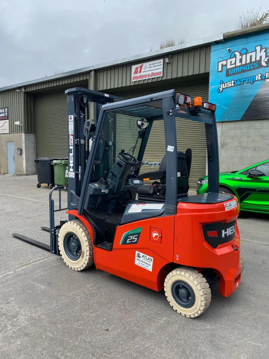 New Heli 2.5 ton electric forklift - Image 2