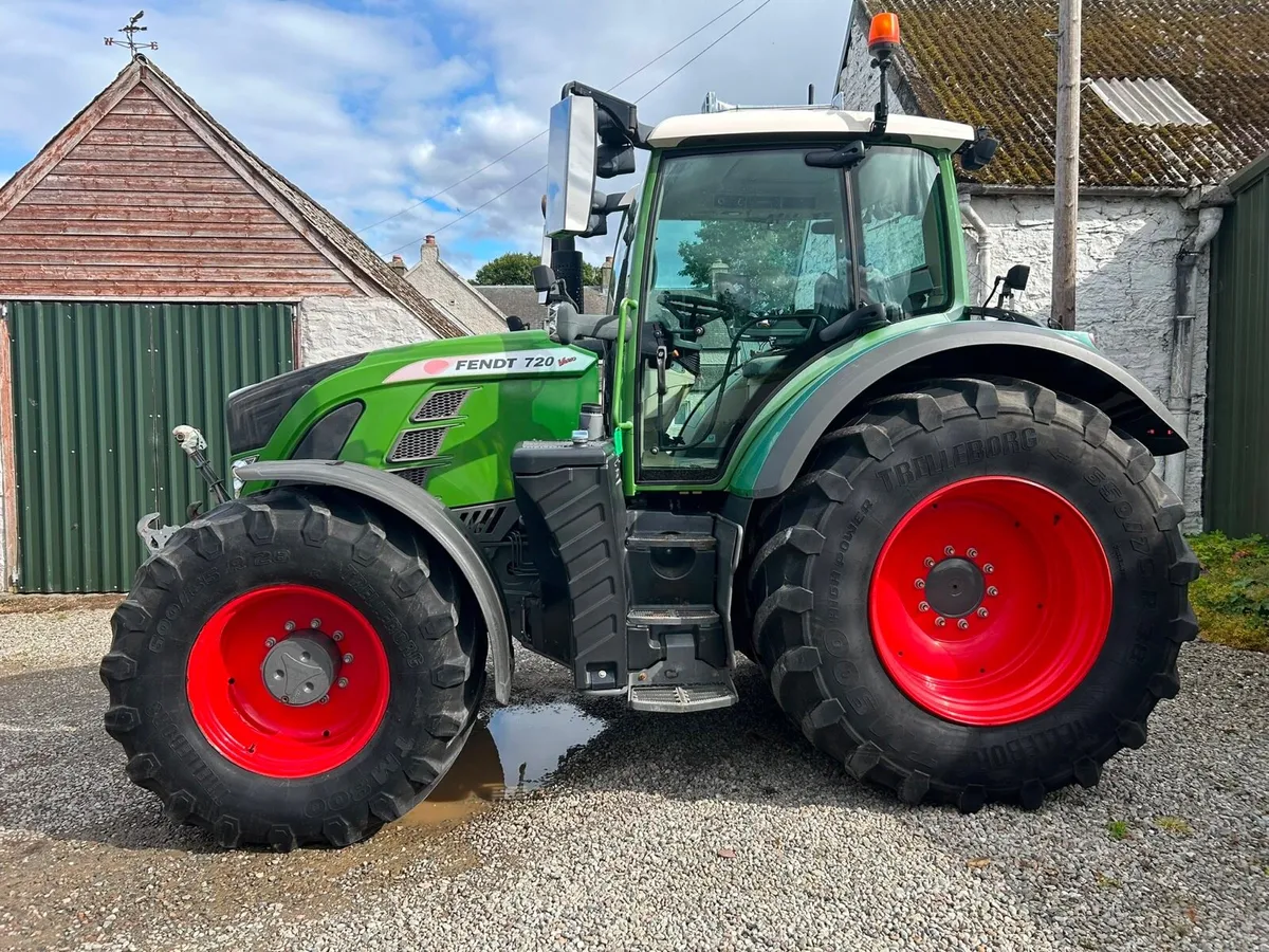 Fendt 720 Vario 2017 8800 hours - Image 2