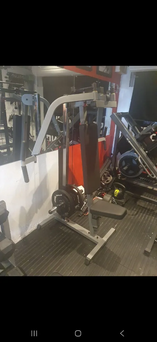 Bodysolid pec dec and reverse fly machine - Image 4