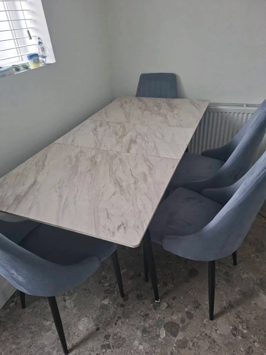 Kitchen table - Image 2