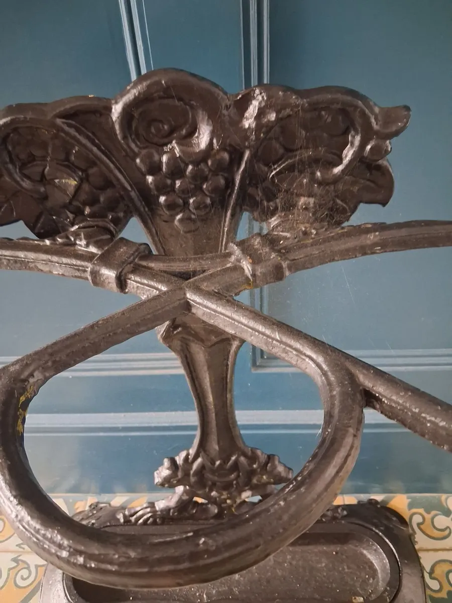 Victorian cast iron umberella stand - Image 3