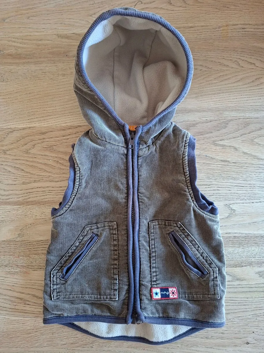 Hooded vest - Image 1