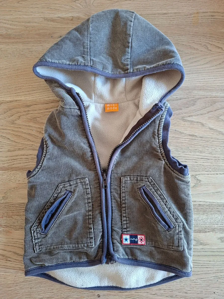 Hooded vest - Image 2