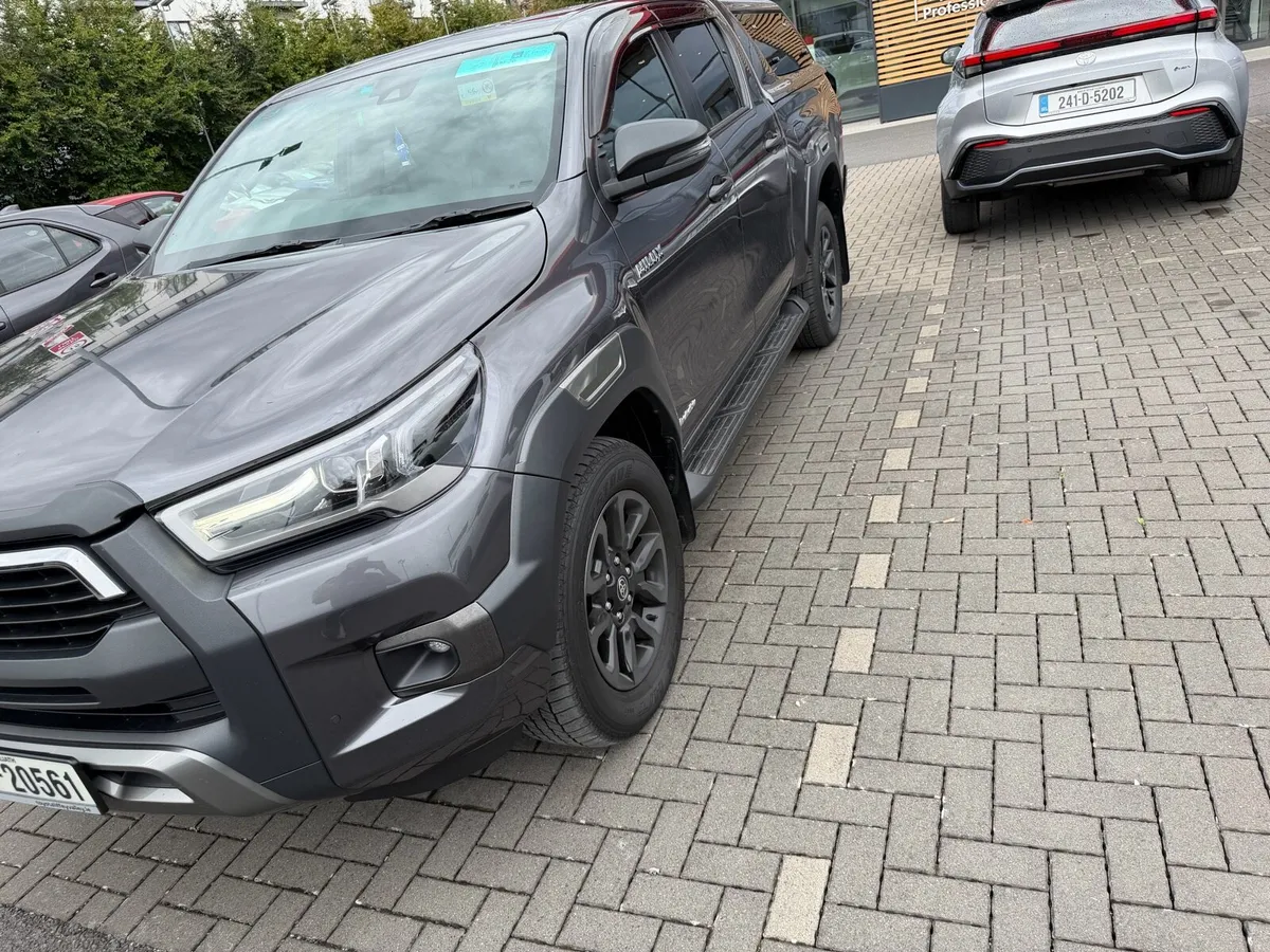 Toyota Hilux invincible - Image 3