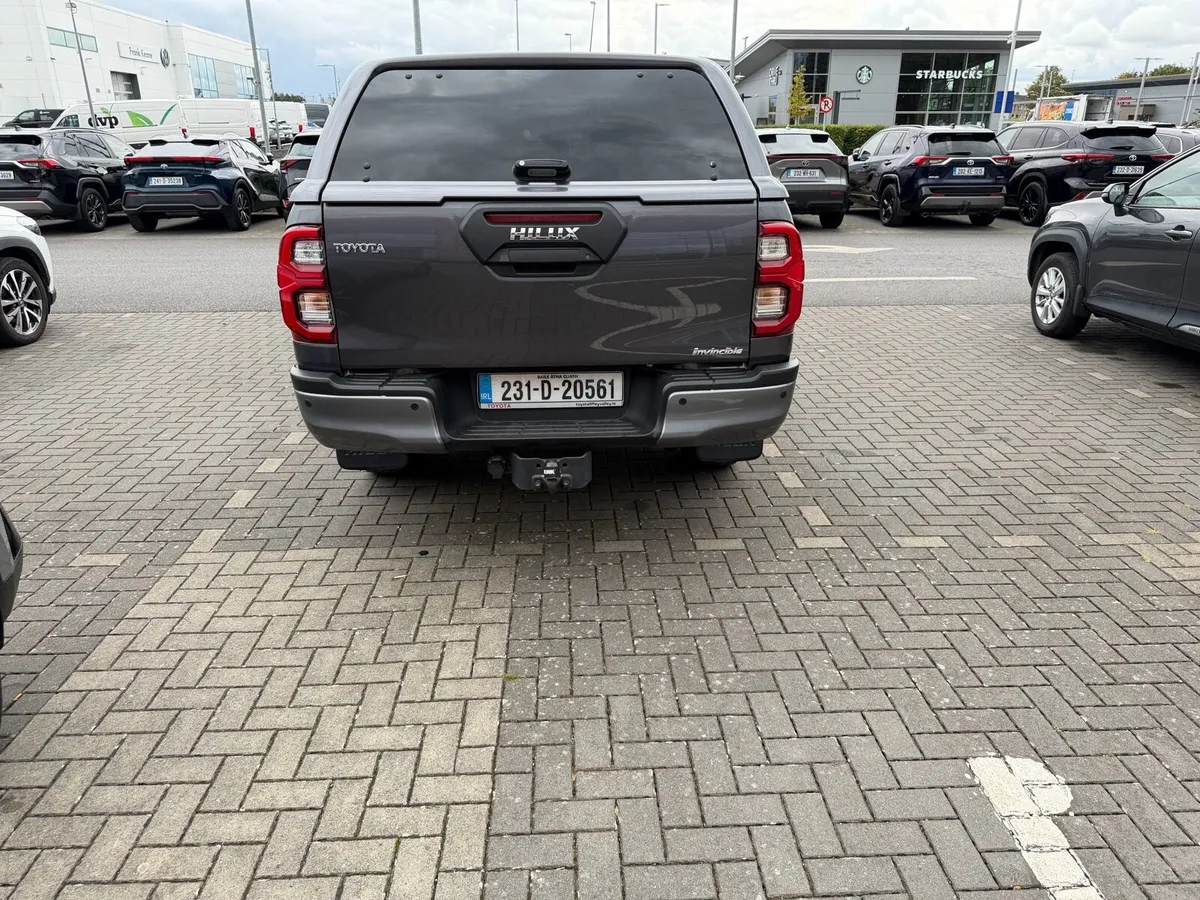 Toyota Hilux invincible - Image 4