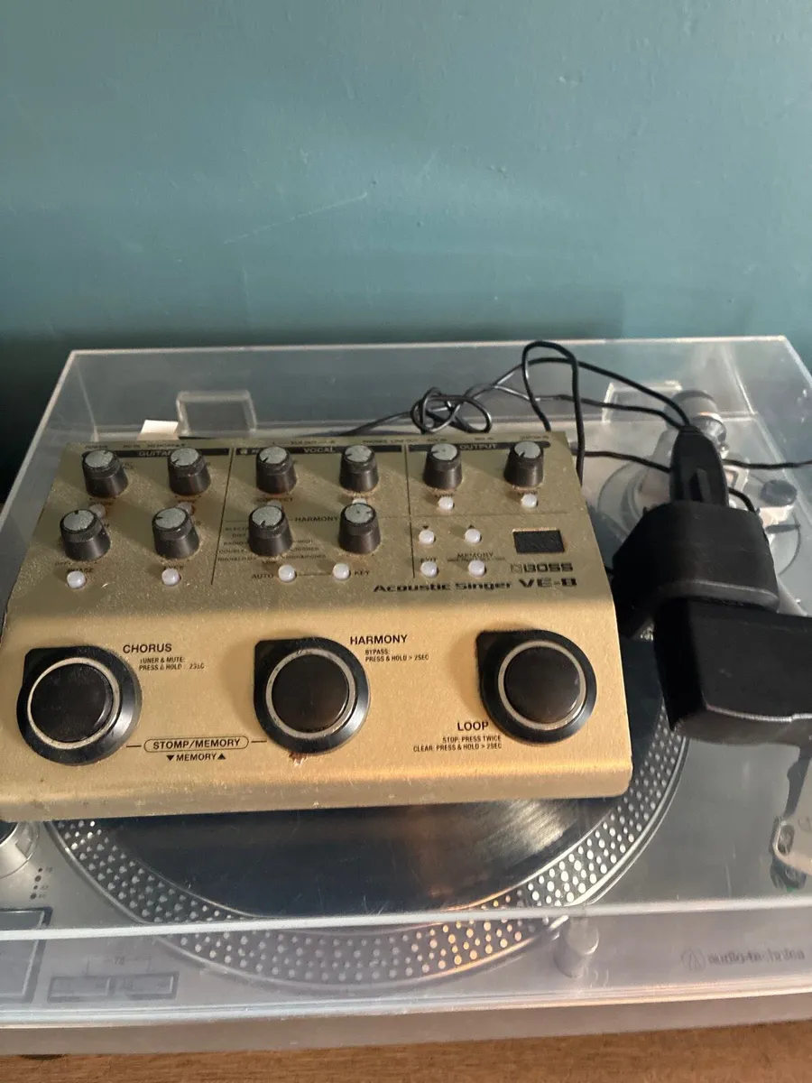 Boss VE-8 vocal & guitar pedal