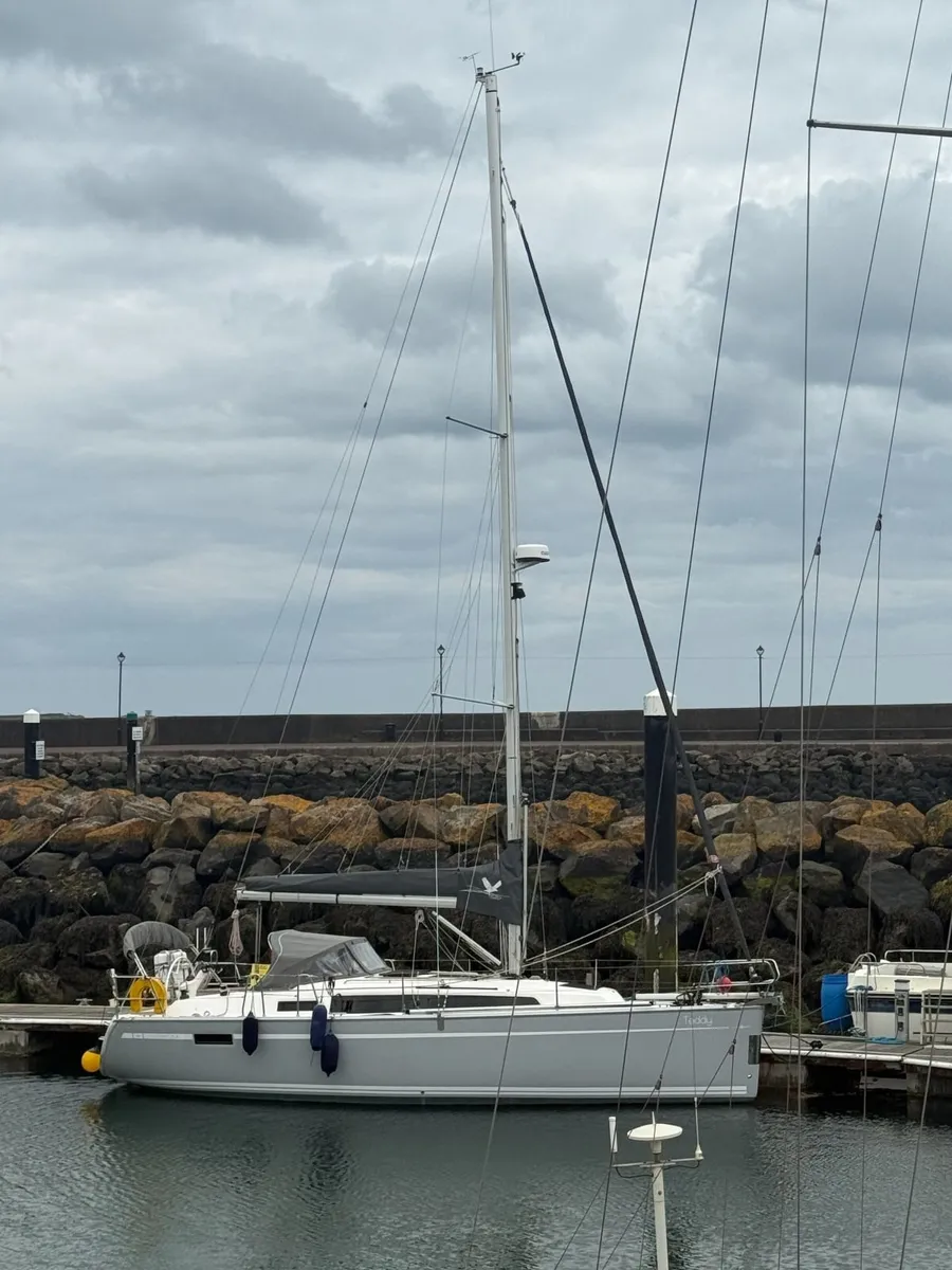 2017 Bavaria Cruiser 34 Sailing Yacht Boat - Image 1