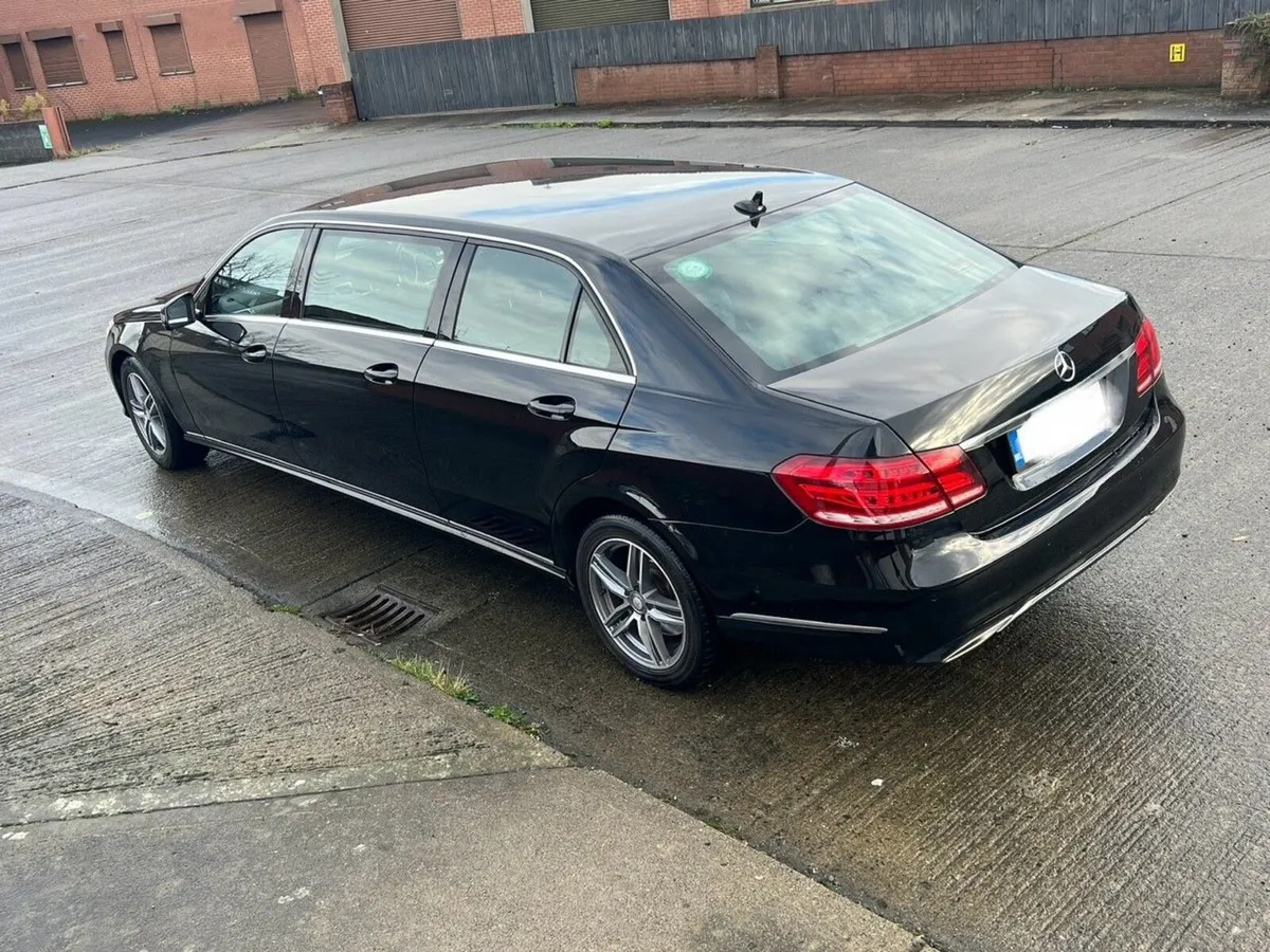 Mercedes 6 door Limousine E220 - Image 2